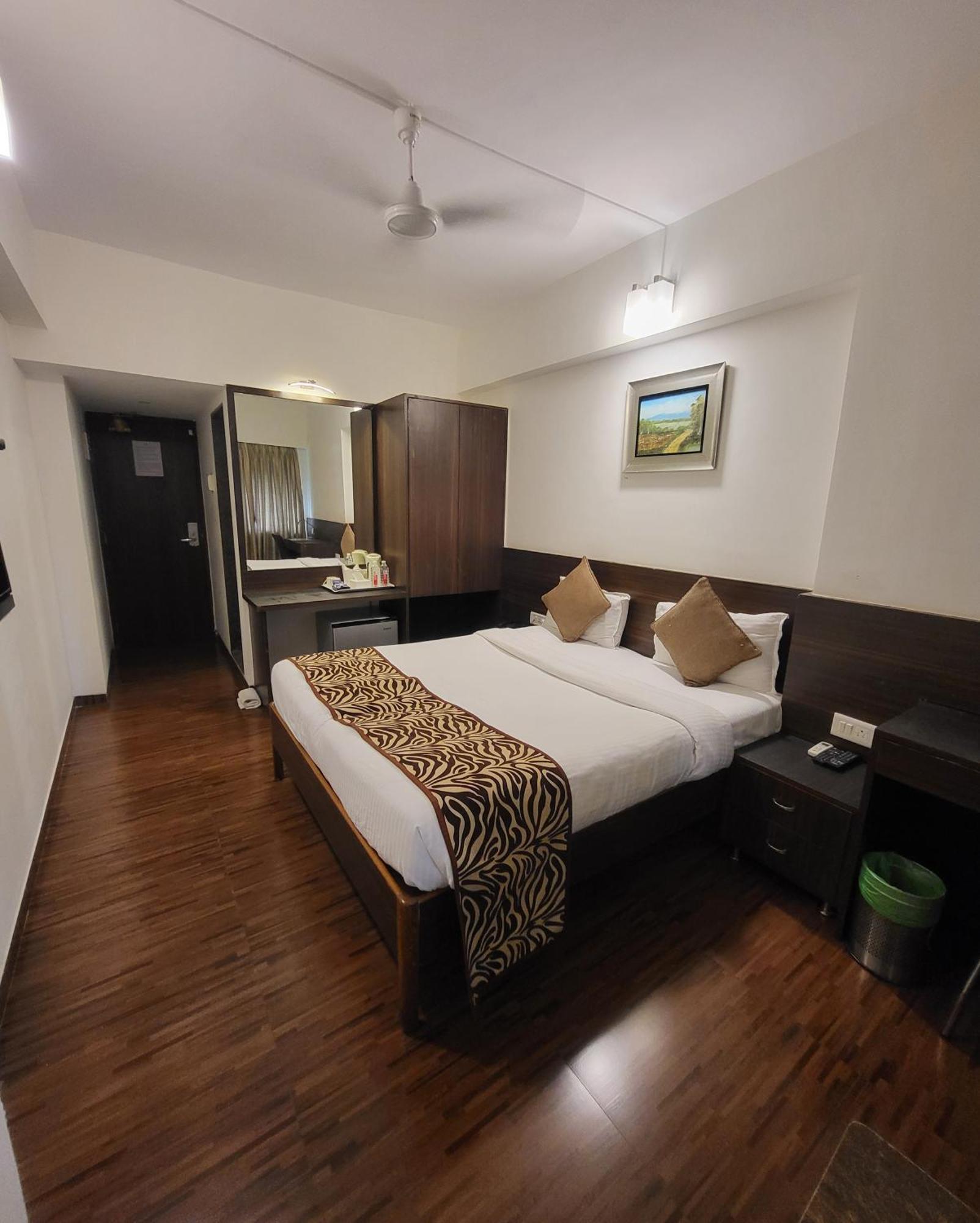 Hotel Maharana Inn Chembur Mumbai  Buitenkant foto