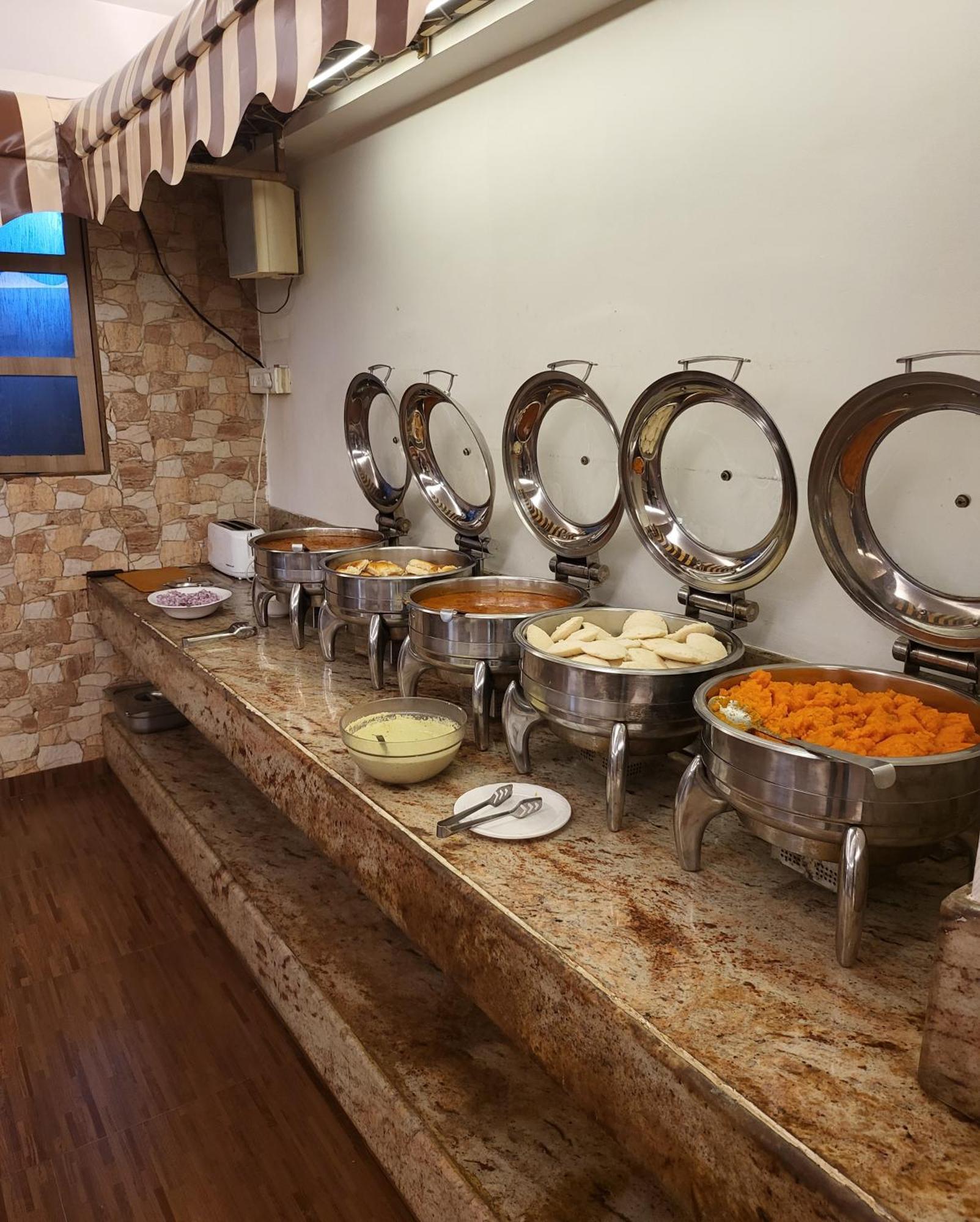 Hotel Maharana Inn Chembur Mumbai  Buitenkant foto