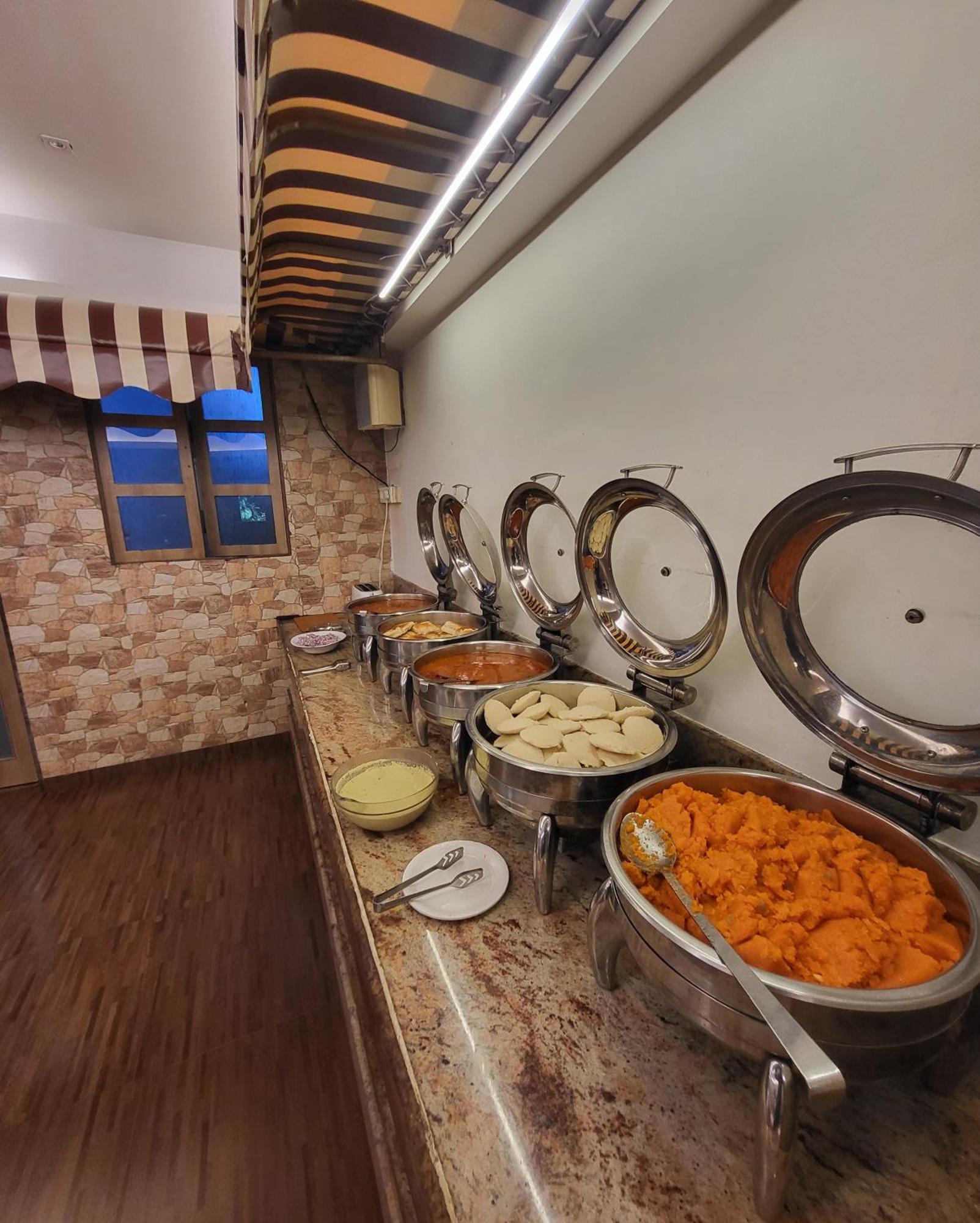 Hotel Maharana Inn Chembur Mumbai  Buitenkant foto