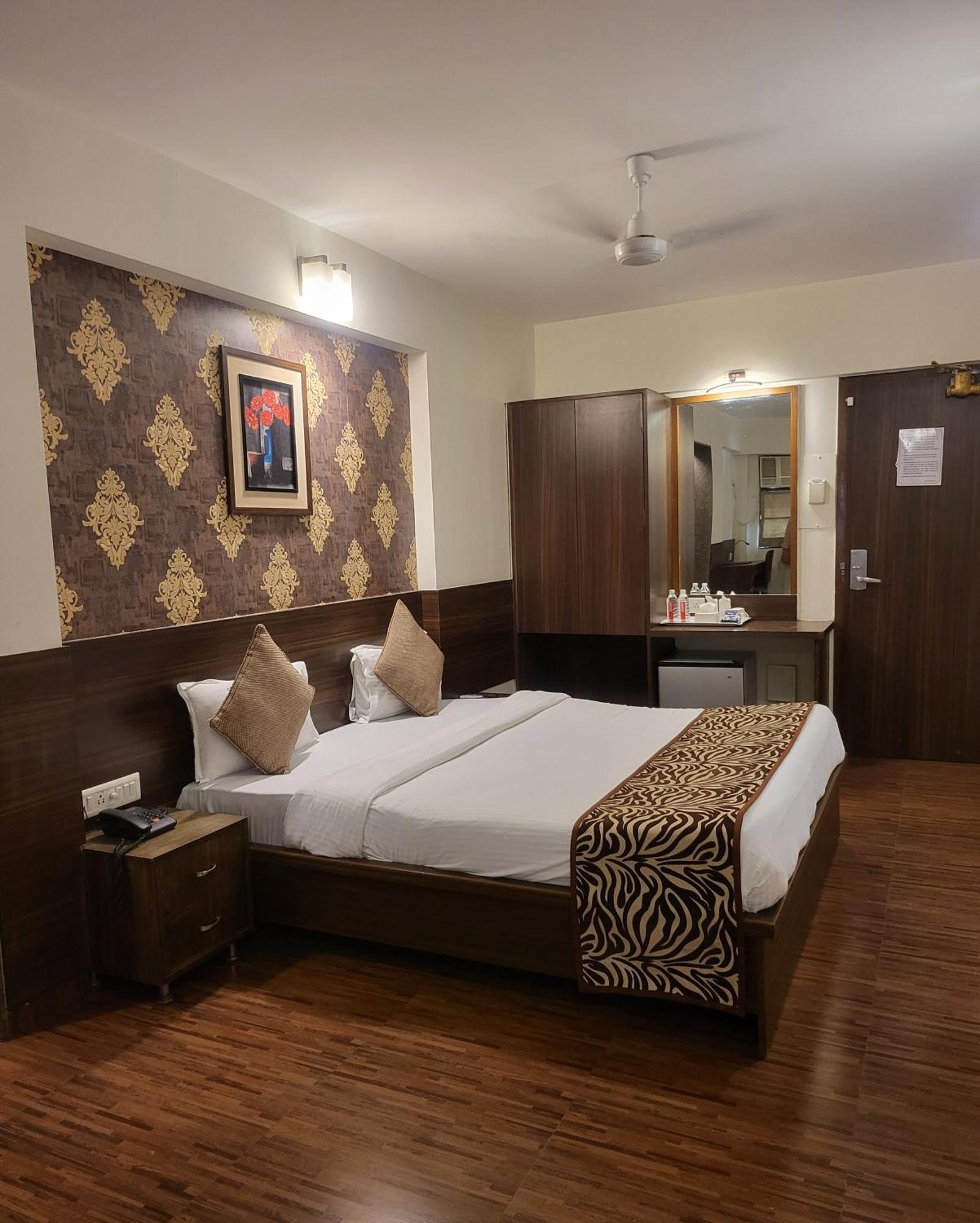 Hotel Maharana Inn Chembur Mumbai  Buitenkant foto