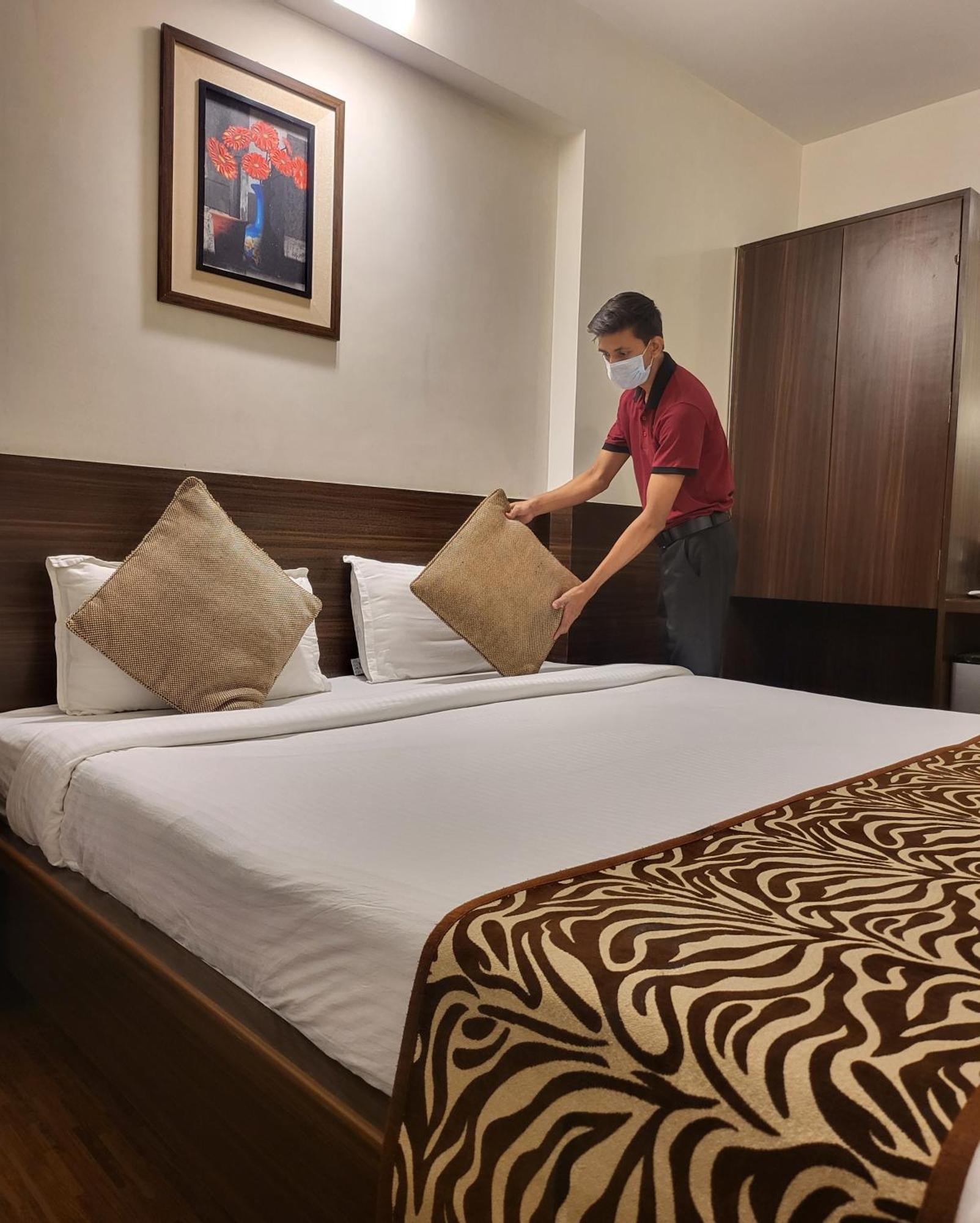 Hotel Maharana Inn Chembur Mumbai  Buitenkant foto